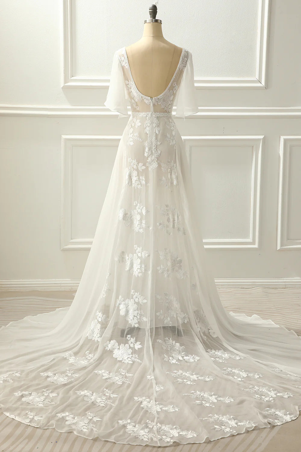 Robe de mariée trapèze à col en V et longueur au sol avec appliques